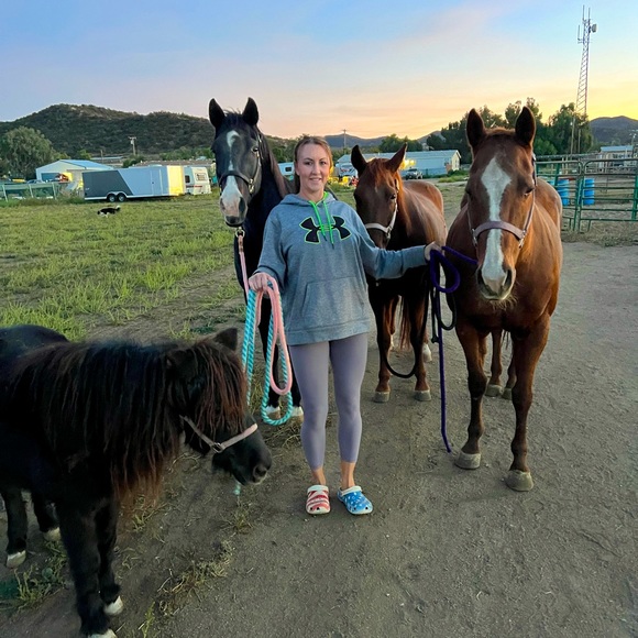 Meet your Posher, Stephanie - Picture 1 of 1